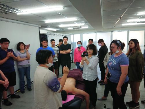 名師講座【臉部與全身油壓按摩】 名師講座【臉部與全身油壓按摩】